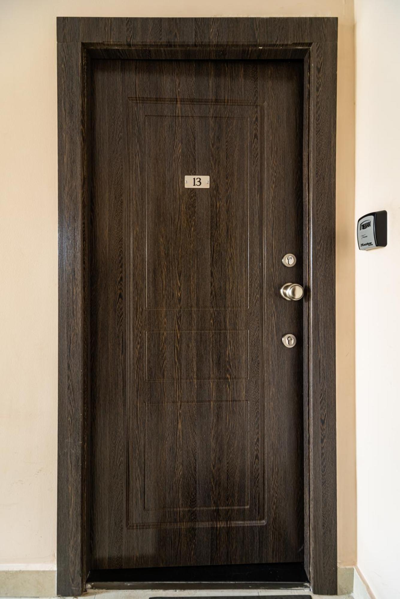 יירבאן Thames Apartment By Downtown Inn, City Center מראה חיצוני תמונה